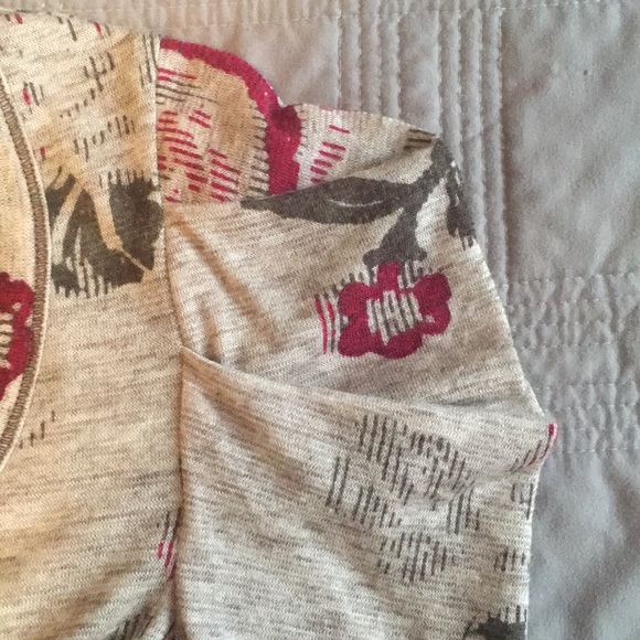 Anthropologie C Keer Grey Floral Dressing Room Top - Picture 3 of 4